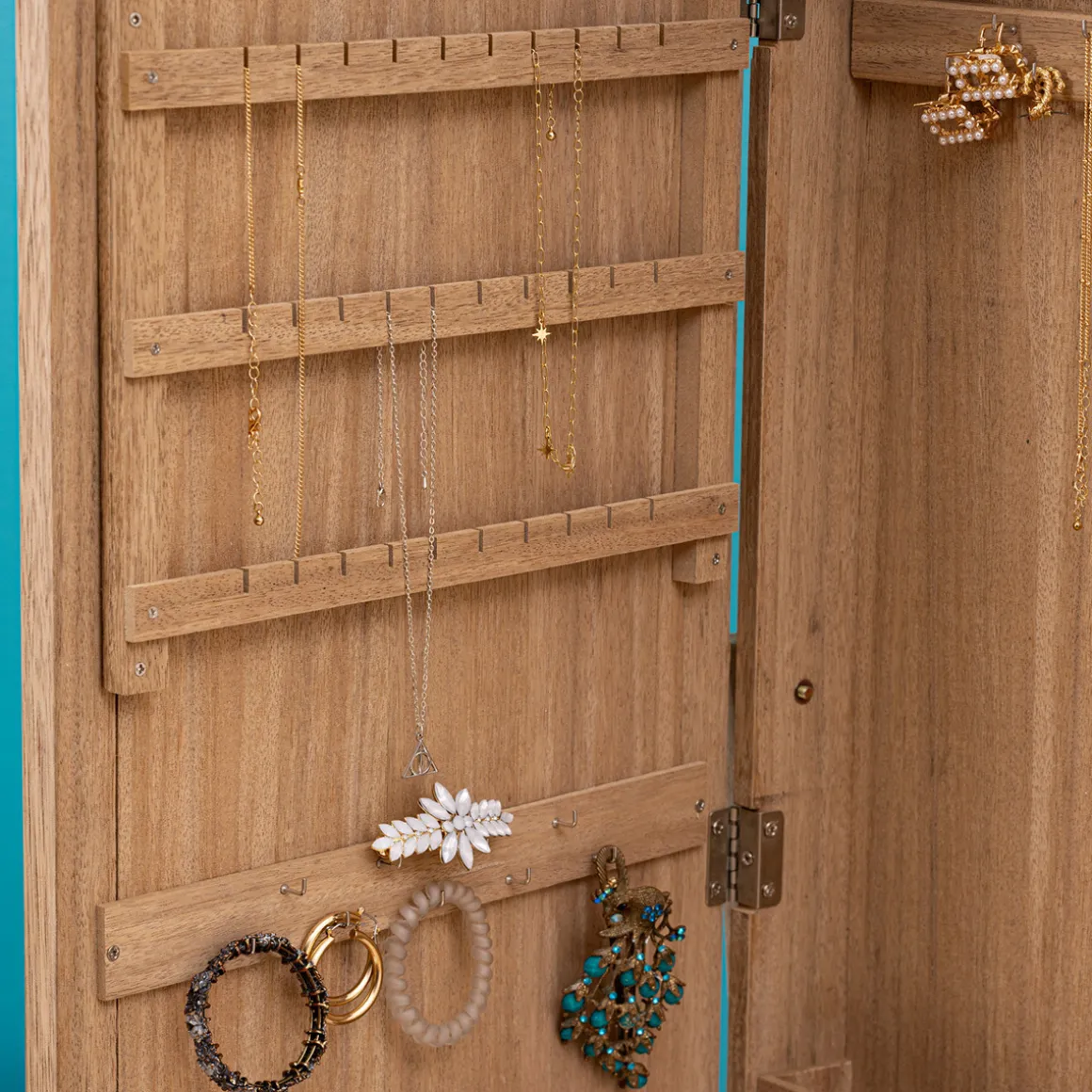 Armoire à bijoux sur pied