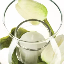 Composition florale artificielle, bougie