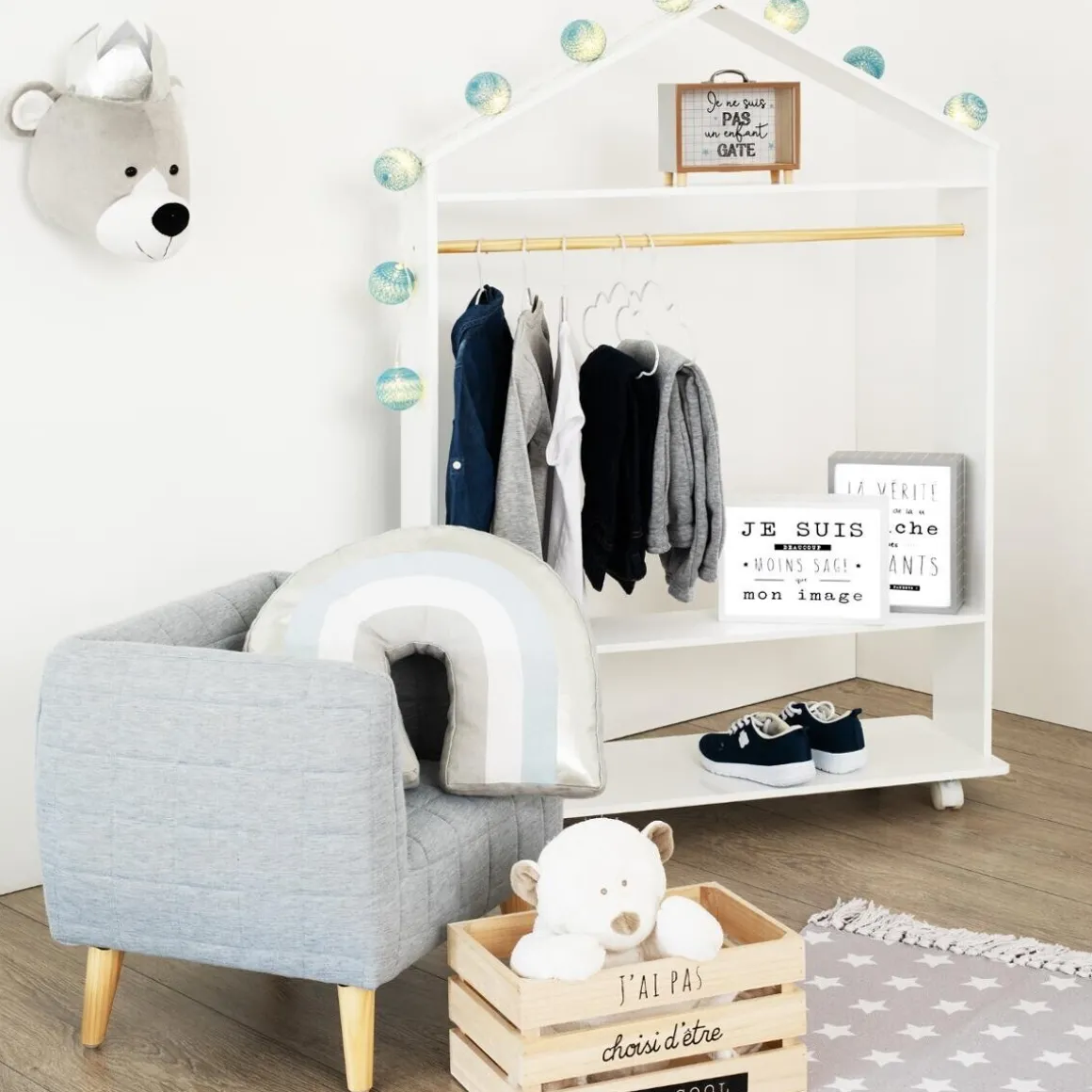 Penderie enfant à roulettes